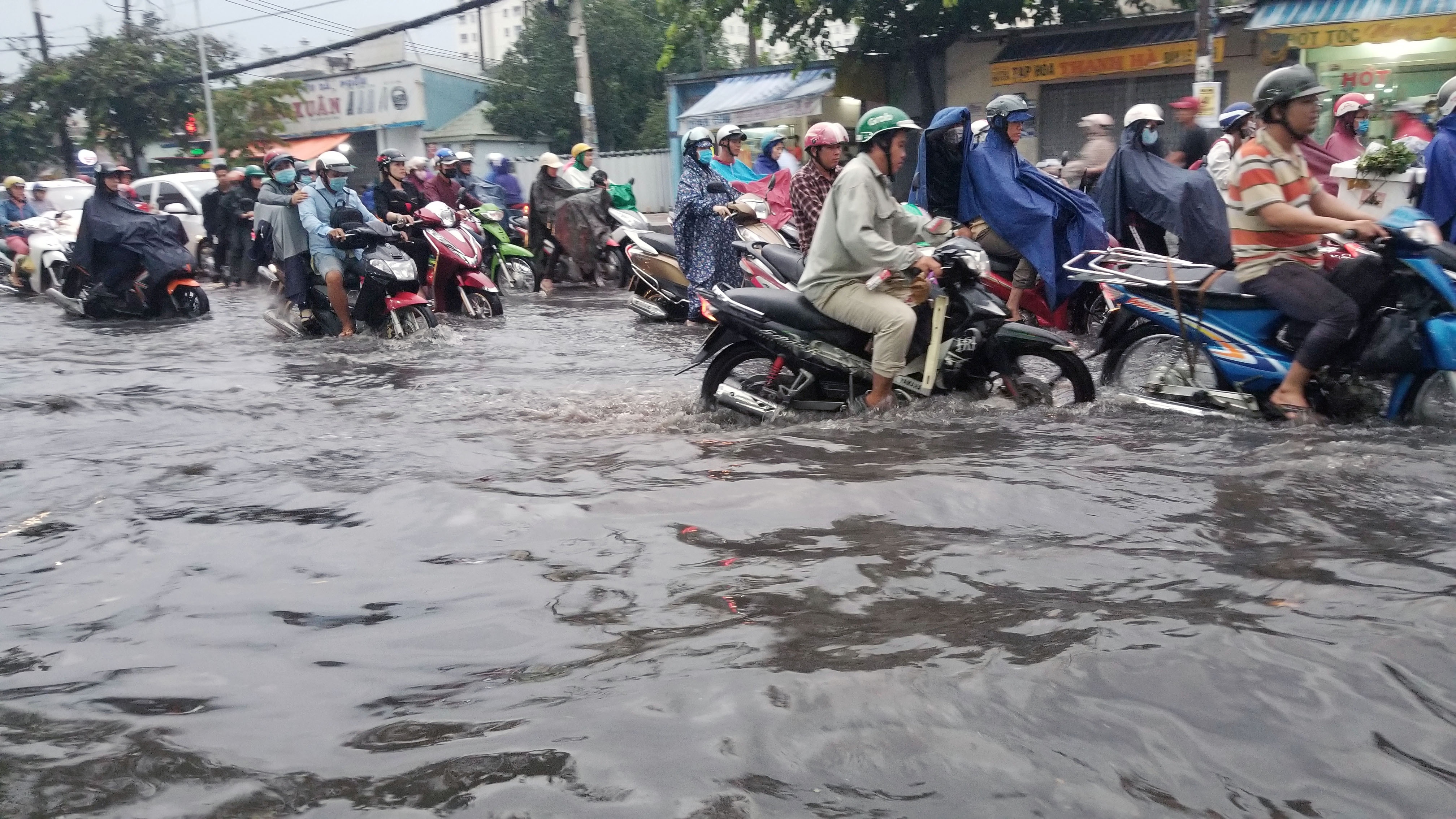 Duong ngap sau sau mua lon anh 2