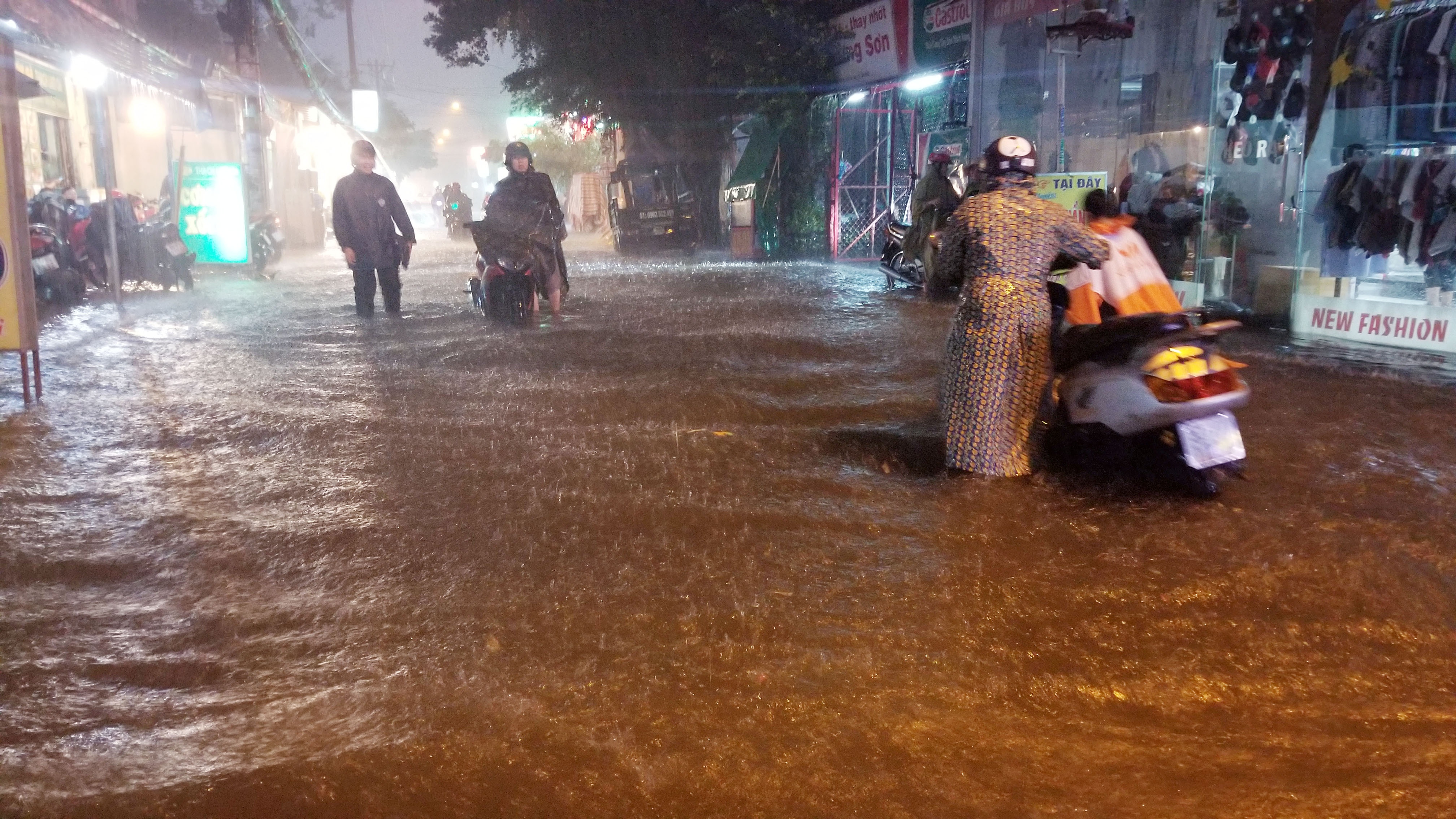 Nhieu duong ngap sau sau mua anh 2