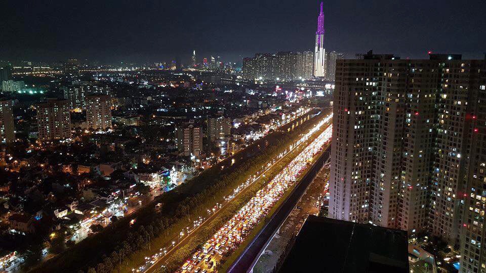 Ket xe gan 3 km tren xa lo Ha Noi o Sai Gon hinh anh