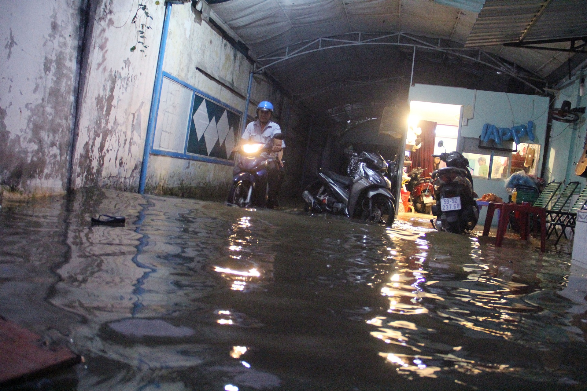 Nguoi dan chong ngap anh 8