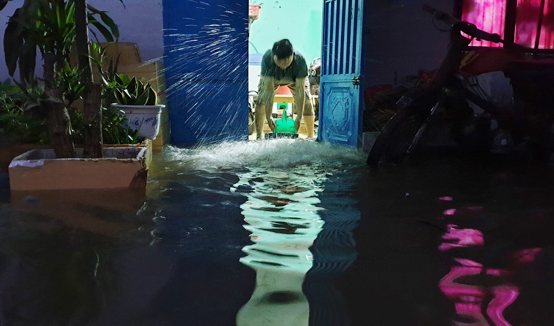 Nguoi dan chong ngap anh 1