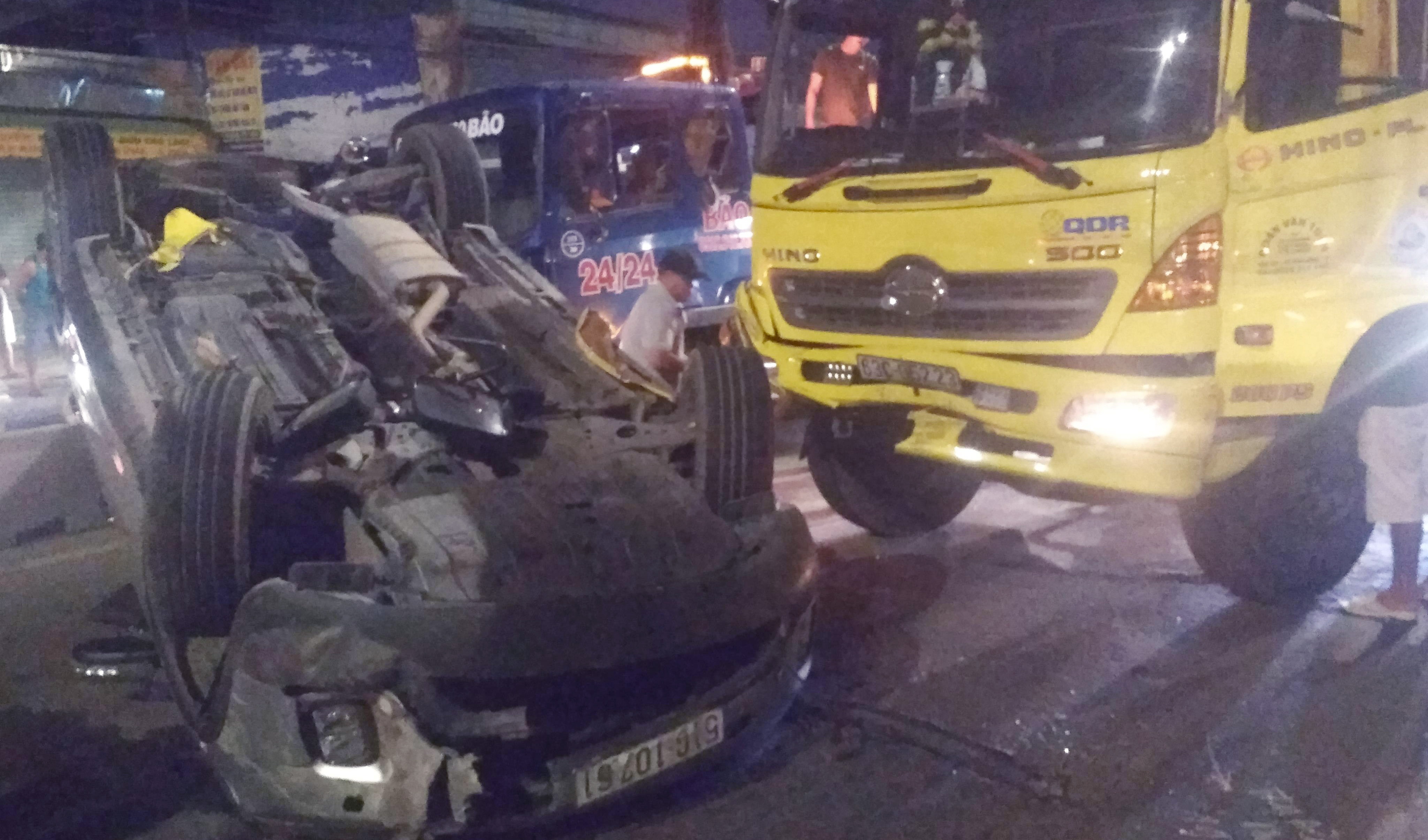 Ôtô va chạm xe tải ảnh 1 Oto va cham xe tai anh 1