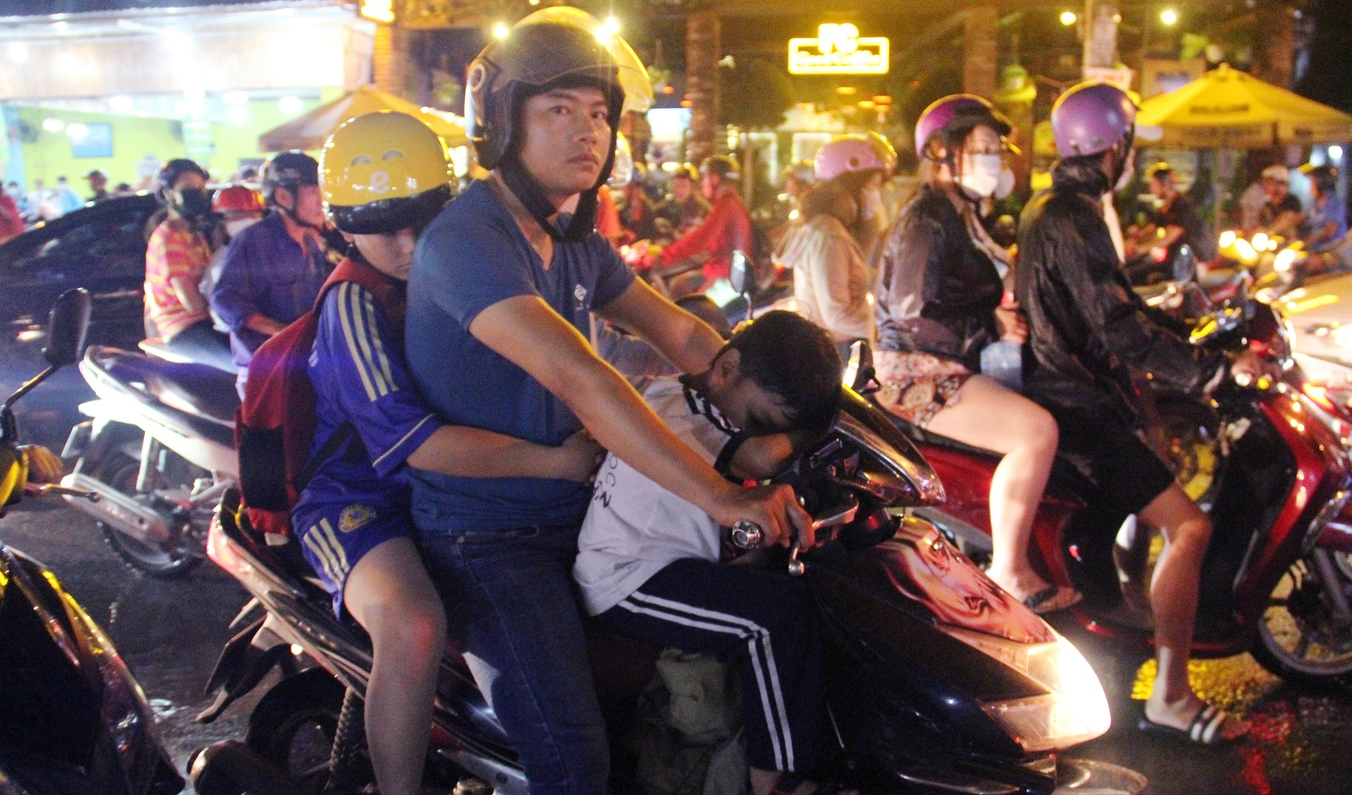 Kẹt xe sau mưa lớn ảnh 4 Ket xe sau mua lon anh 4