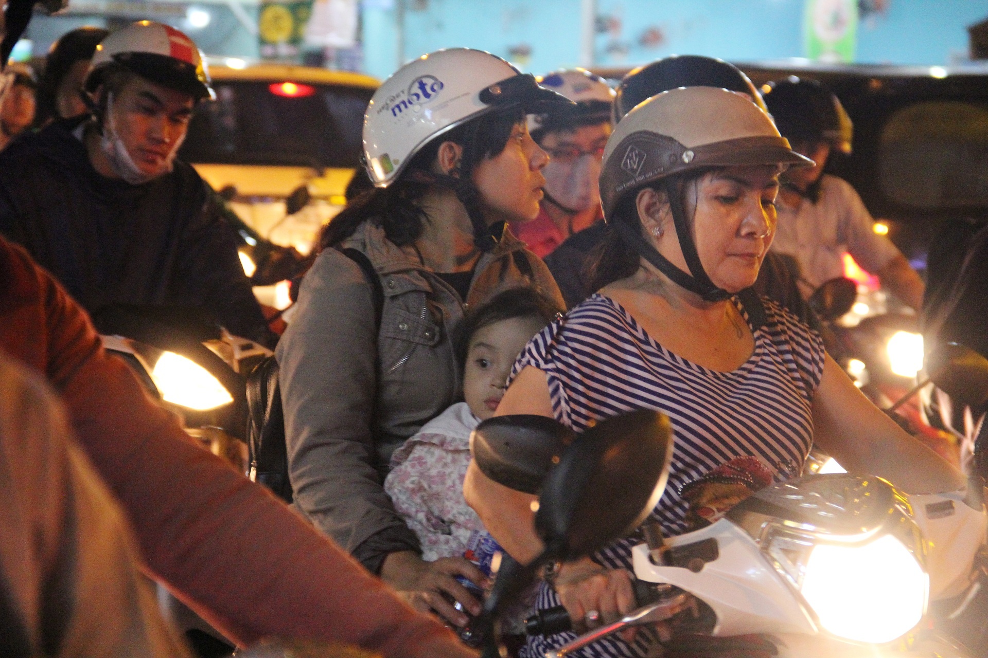 Kẹt xe sau mưa lớn ảnh 9 Ket xe sau mua lon anh 9