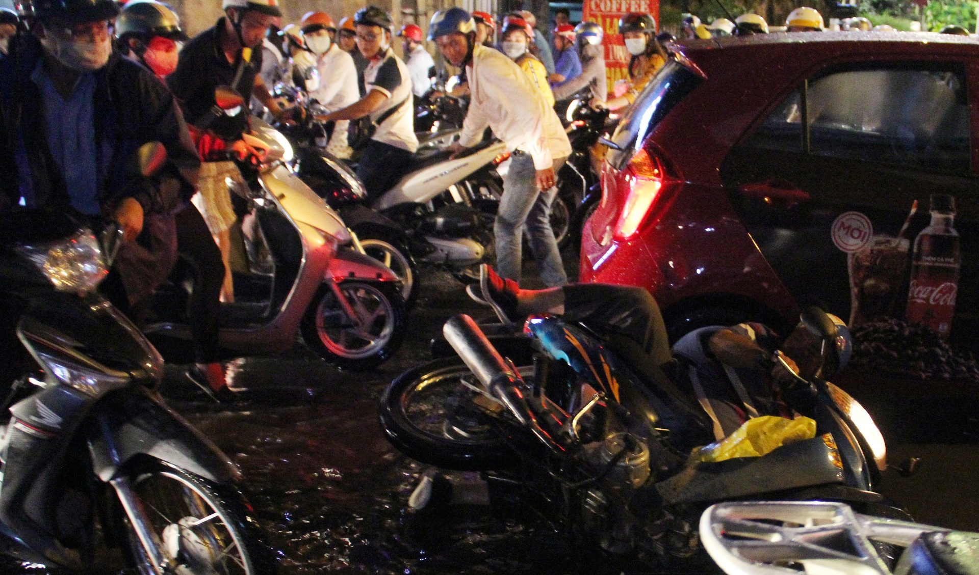 Kẹt xe sau mưa lớn ảnh 10 Ket xe sau mua lon anh 10