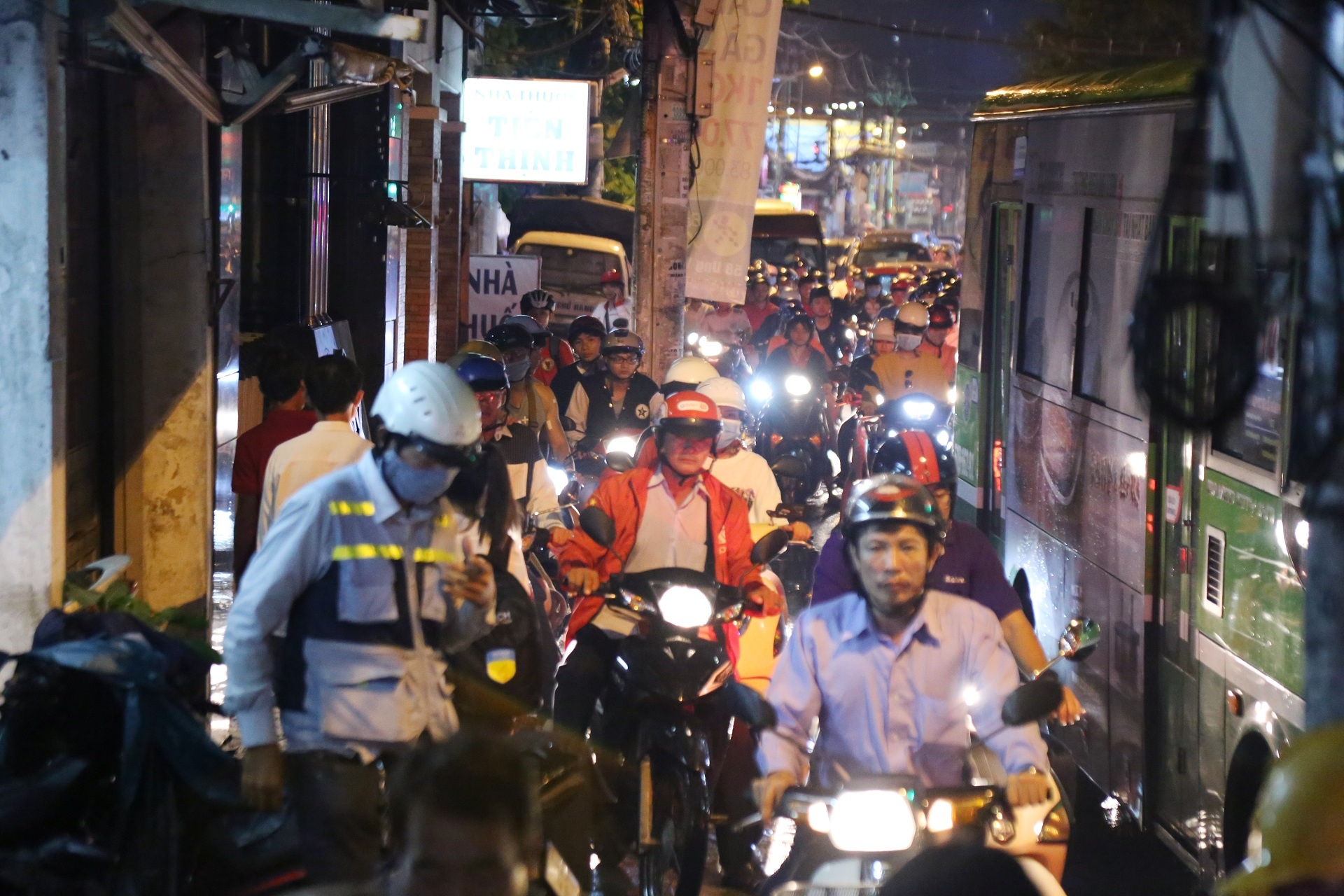 Kẹt xe sau mưa lớn ảnh 2 Ket xe sau mua lon anh 2