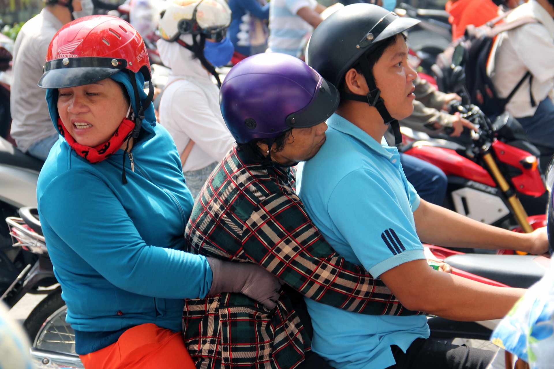 Dan Sai Gon loay hoay 4 gio tren duong ket xe sau su co ham Thu Thiem hinh anh