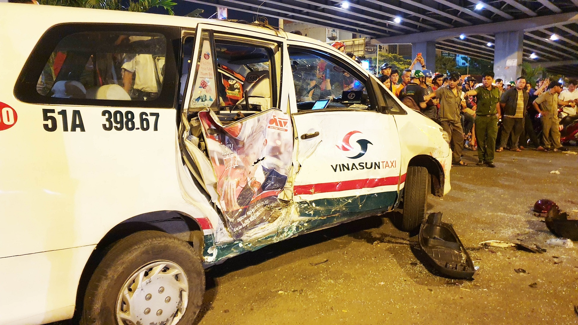 Ôtô gây tai nạn liên hoàn ảnh 3 Oto gay tai nan lien hoan anh 3