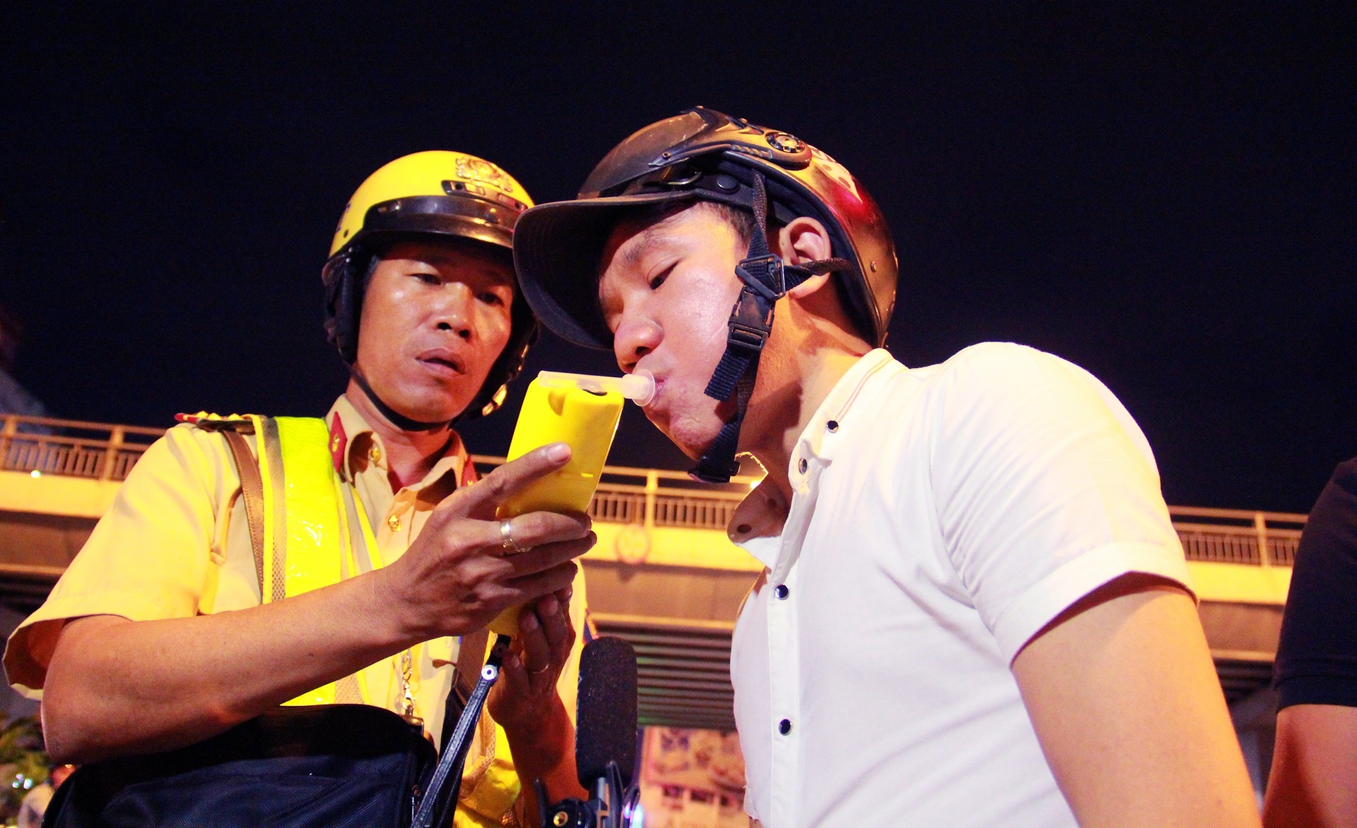 Kiem tra nong do con anh 6