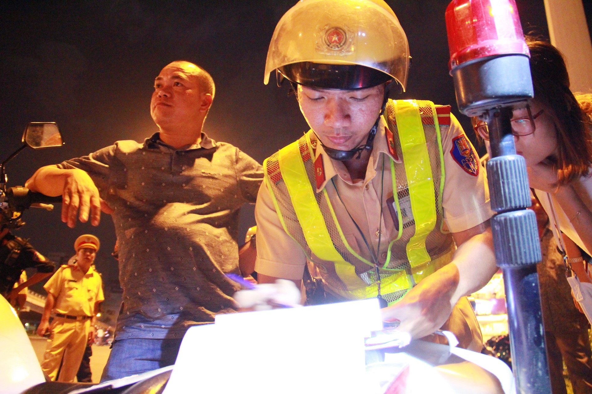 Kiem tra nong do con anh 8