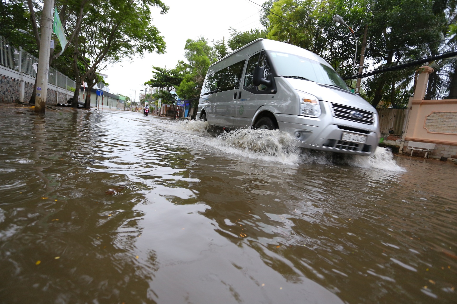 Trieu cuong dang cao, khu nha giau Thao Dien lai ngap lenh lang hinh anh