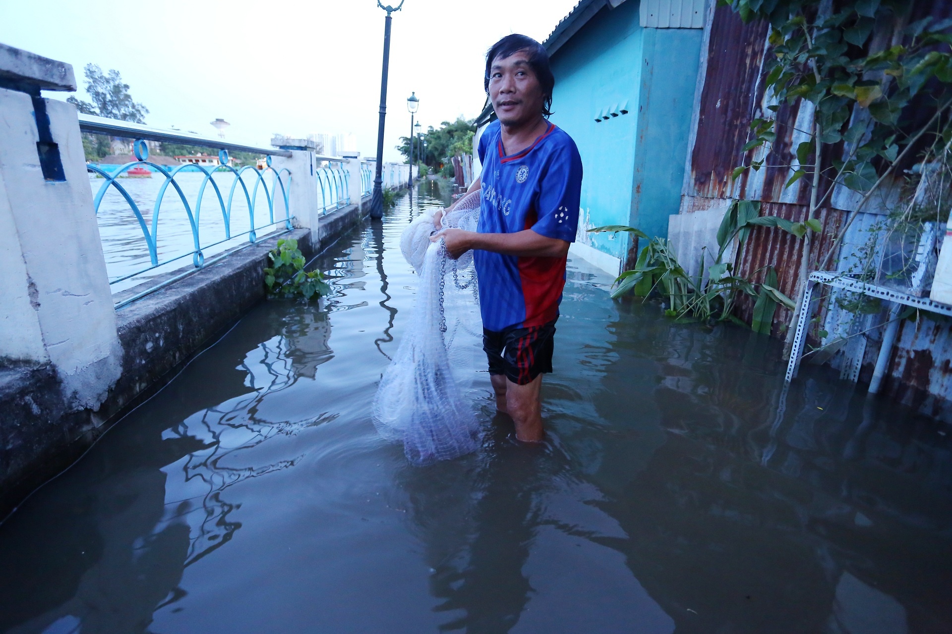 Triều cường lên đỉnh ảnh 2 Trieu cuong len dinh anh 2