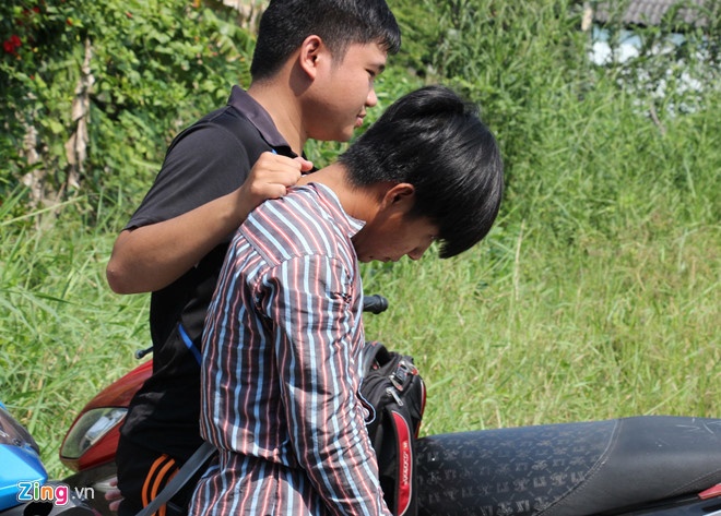 Bat nghi pham 9X dam tai xe Grab o Sai Gon hinh anh