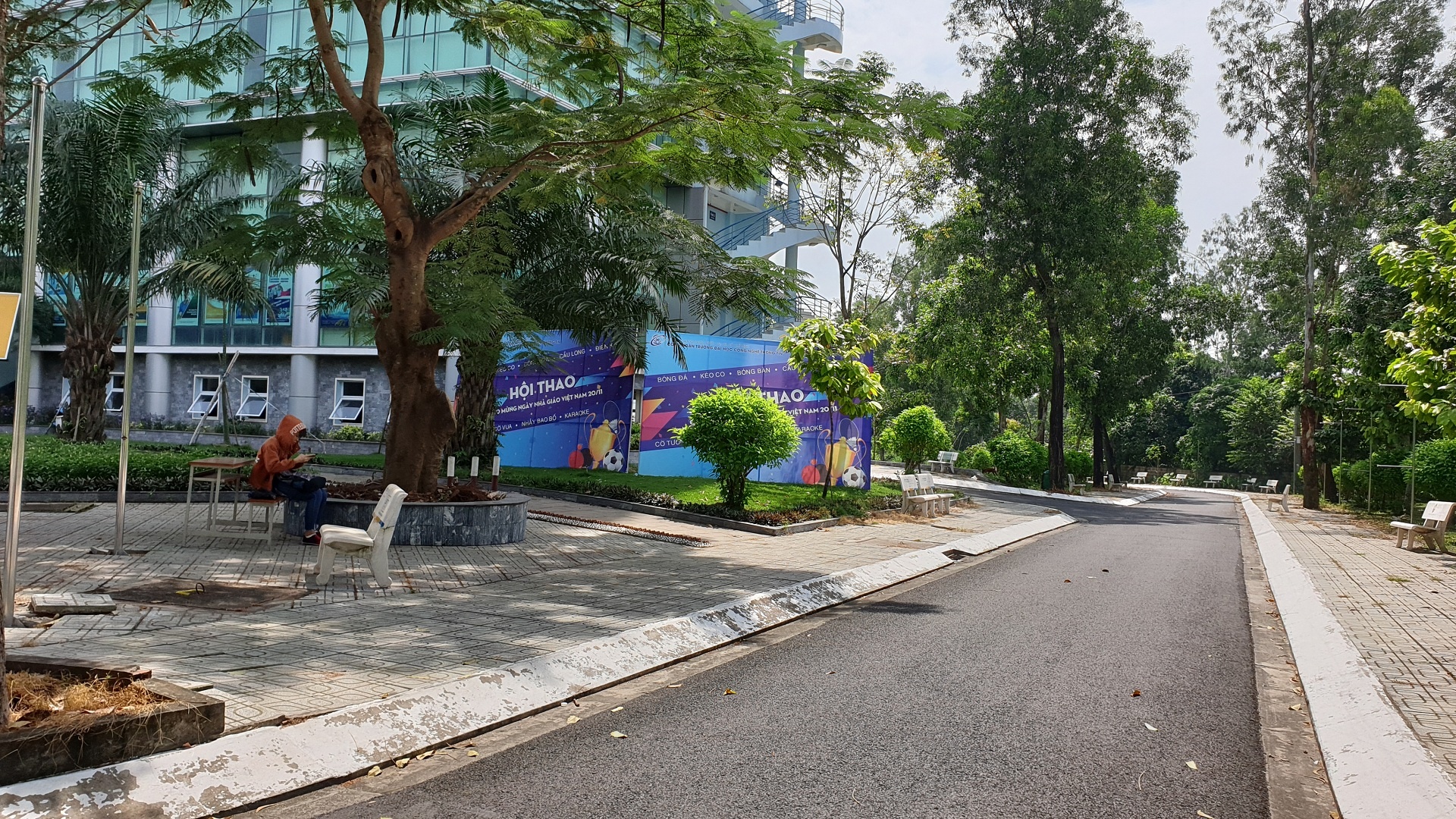 Sinh viên rơi lầu ảnh 1 Sinh vien roi lau anh 1