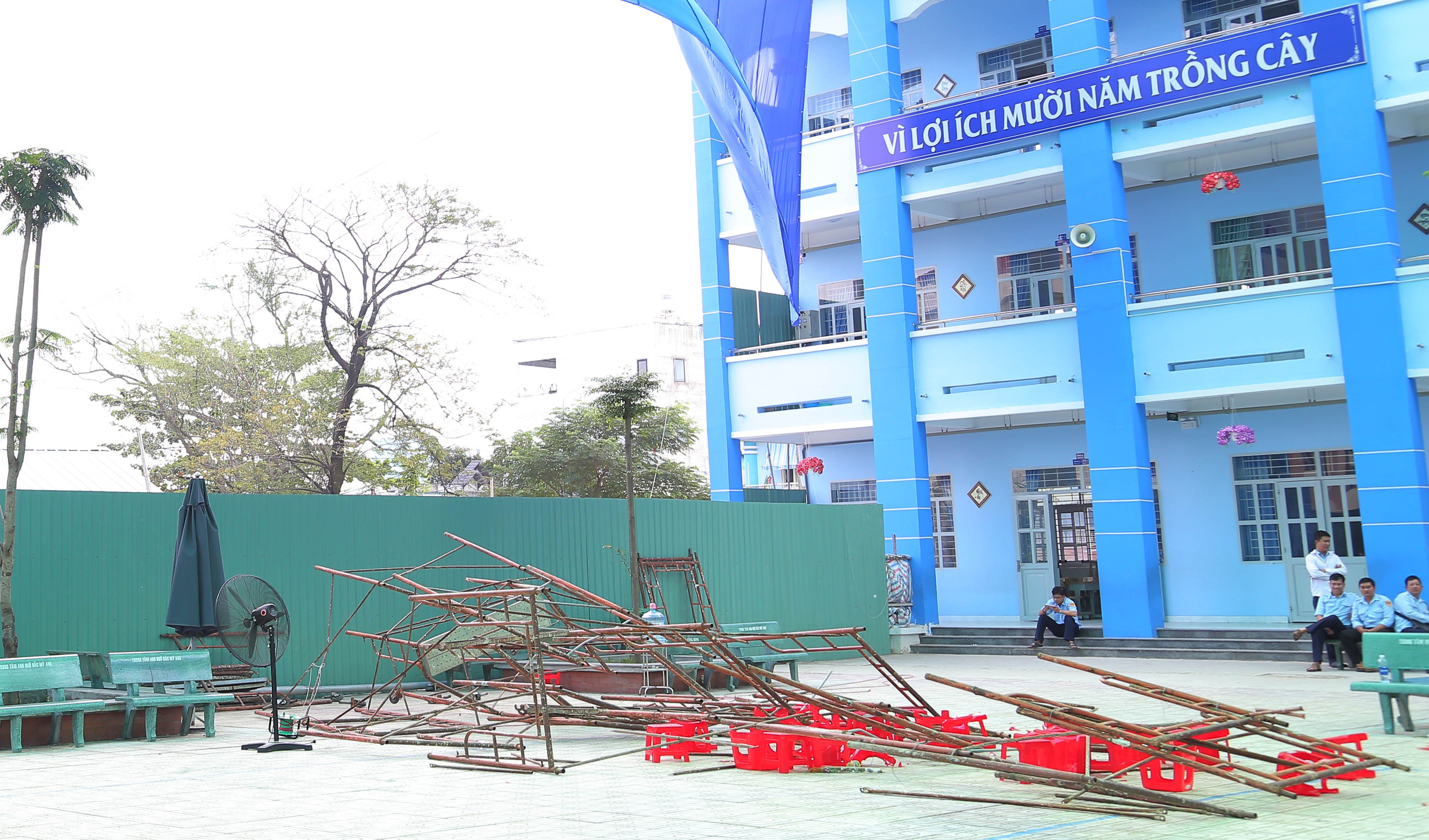 Don vi thi cong khong thu don khien gian giao do de 25 hoc sinh hinh anh