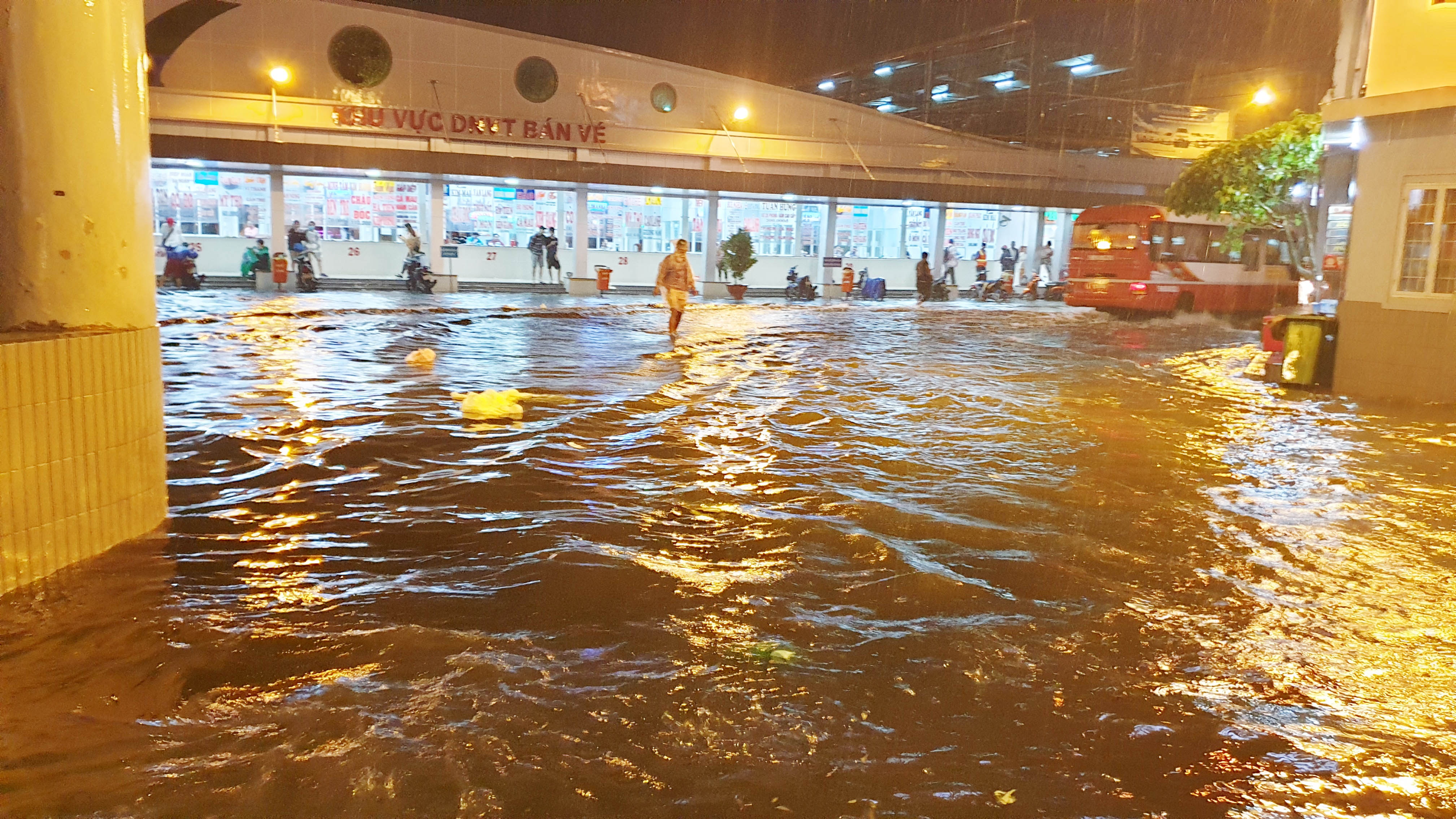 Ben xe Mien Tay ngap lenh lang hinh anh