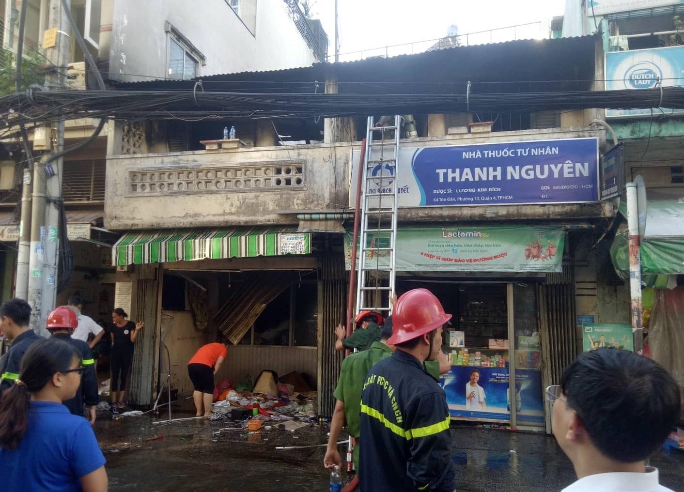 Chay 2 can nha, mot nguoi nhap vien hinh anh