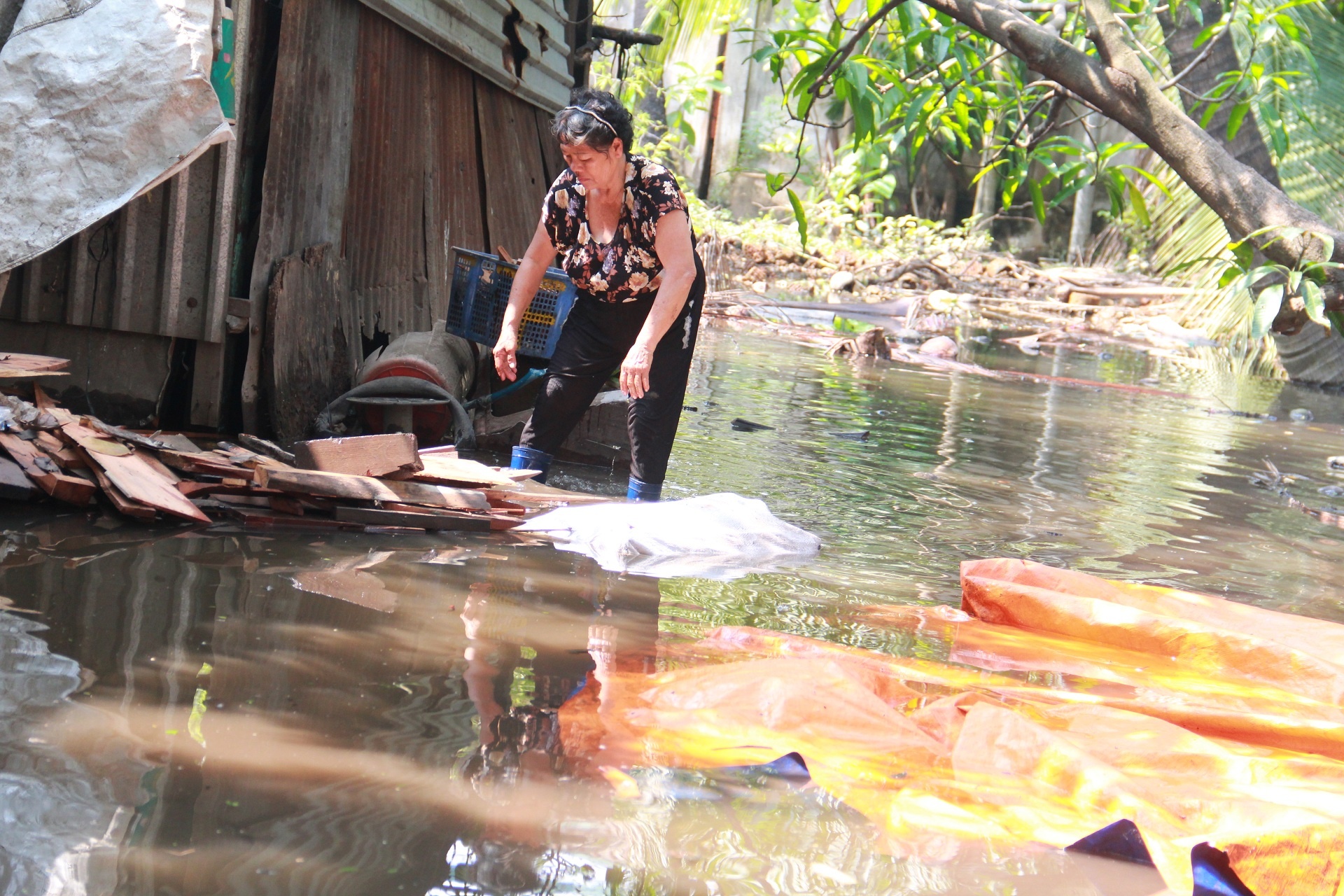 Nguoi Sai Gon khon kho vi nuoc ngap 3 ngay khong rut sau bao Usagi hinh anh