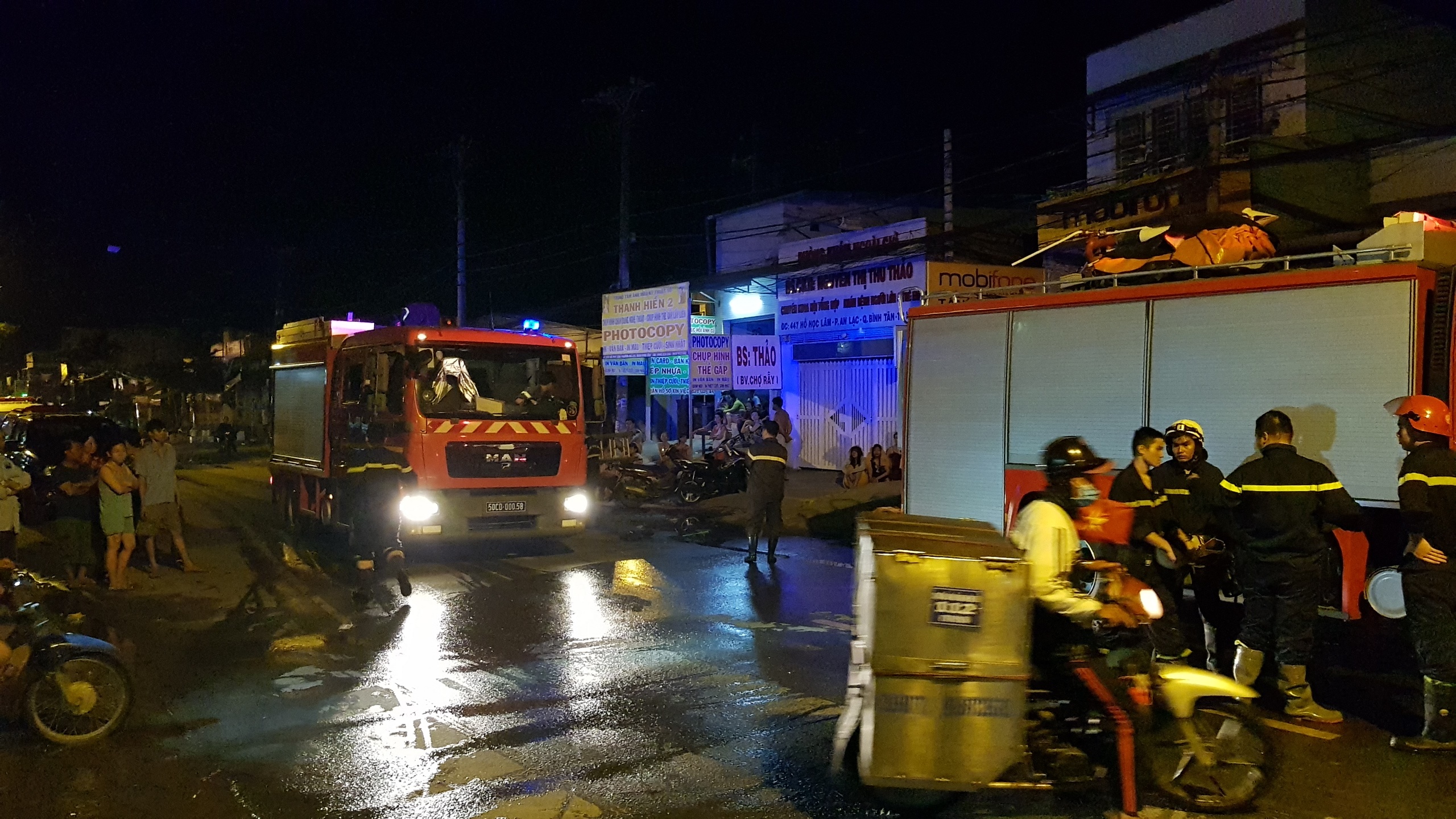 Chay khu nha tro anh 1