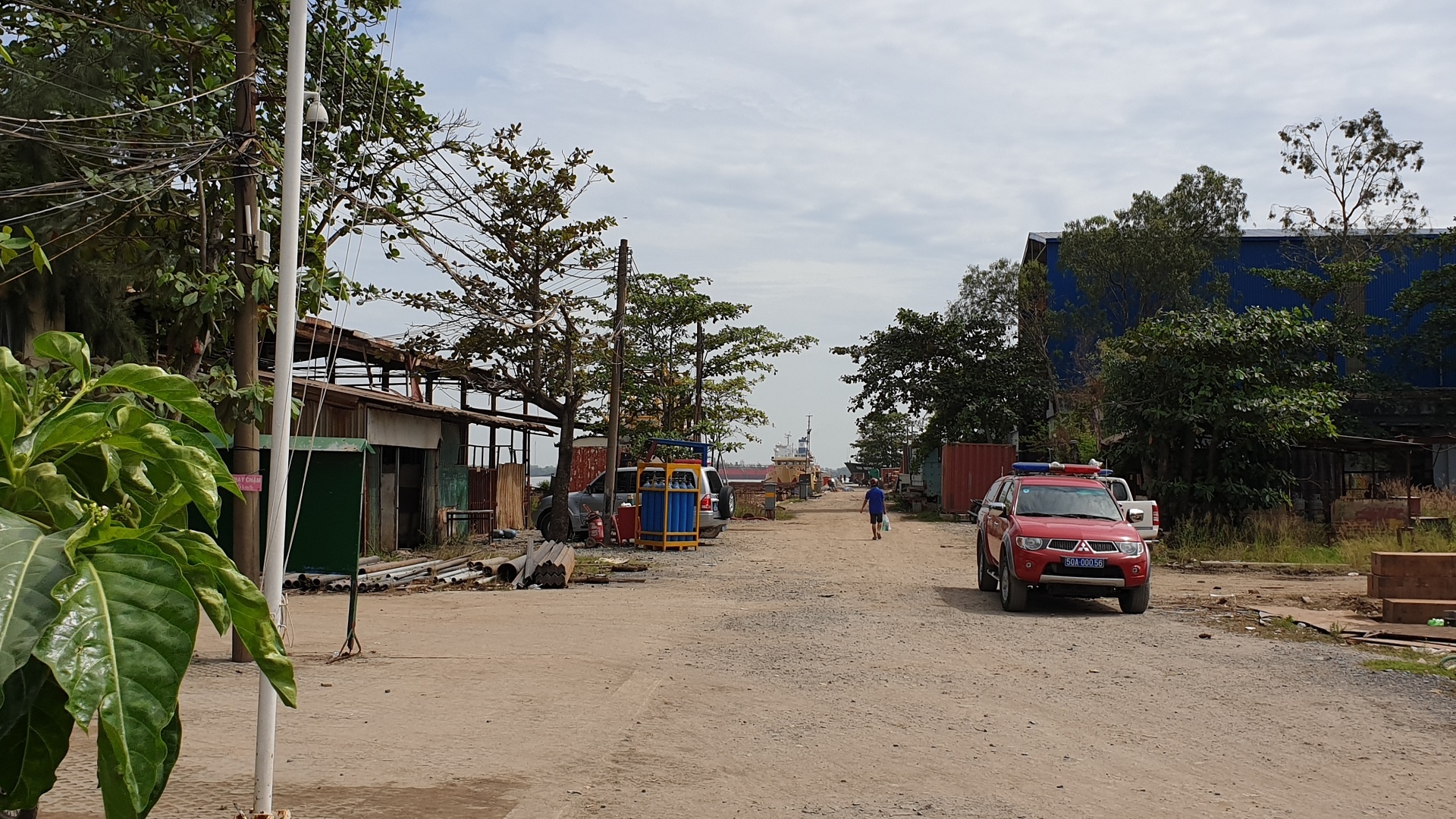 2 nguoi chet sau vu no tai xuong dong tau o Sai Gon hinh anh