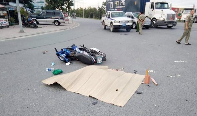 Co gai bi xe bon can tu vong o Sai Gon hinh anh