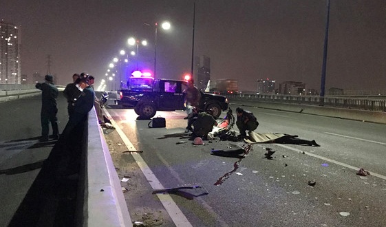 Nam thanh nien tu vong sau tai nan tren cau Sai Gon hinh anh