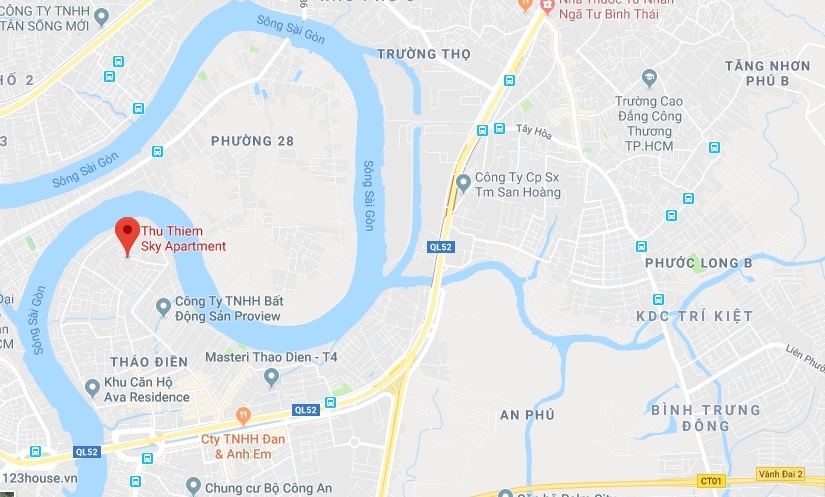 Be gai roi xuong dat anh 2