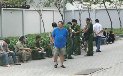 Be gai roi tu tang 9 chung cu xuong dat o Sai Gon hinh anh