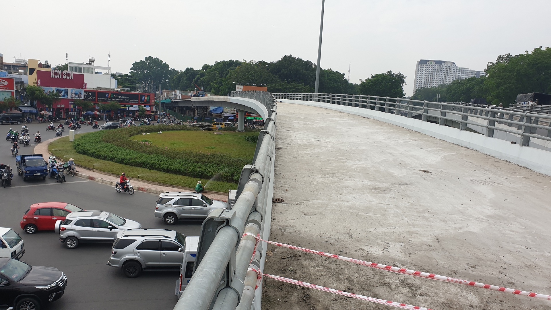 Cau vuot Nguyen Kiem thong xe truoc Tet Nguyen dan 2019 hinh anh