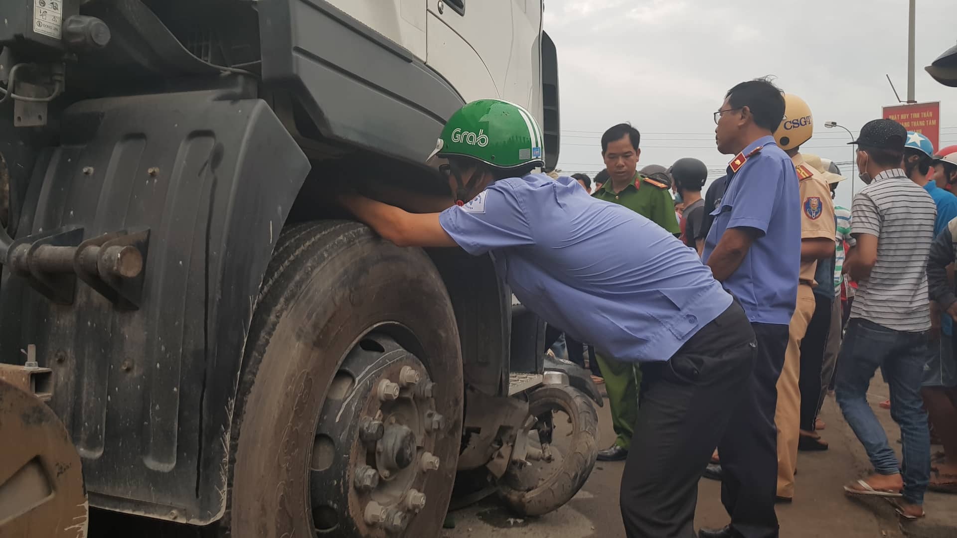 Container tong 25 xe may o Long An anh 1