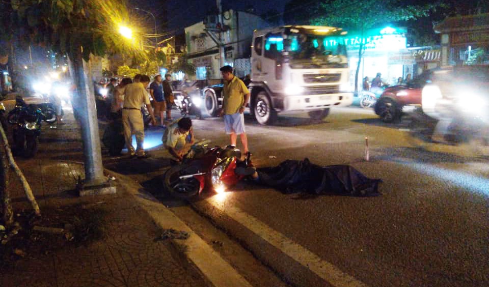 Tai xe xe container bo chay sau khi tong chet nguoi hinh anh