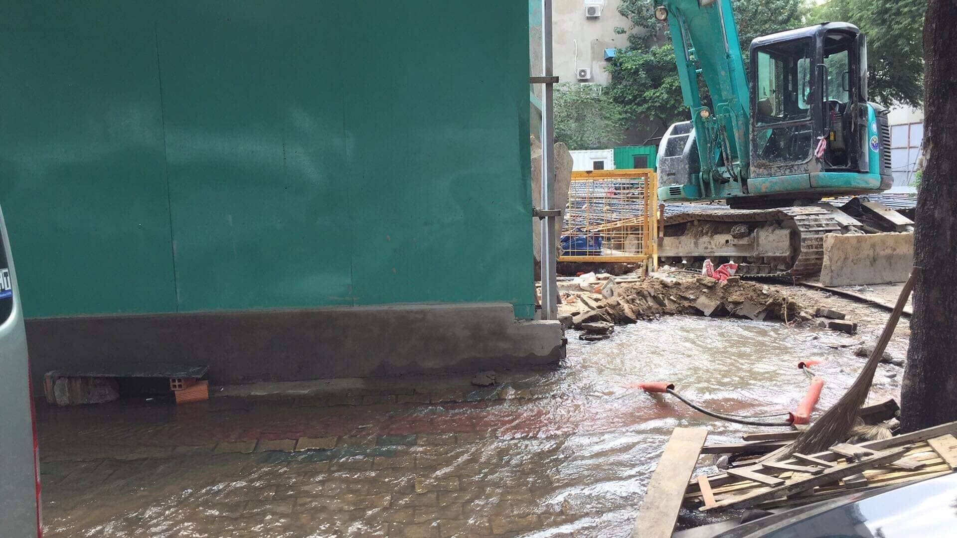 Xay cong trinh gay vo ong dan, nuoc trao lenh lang giua Sai Gon hinh anh