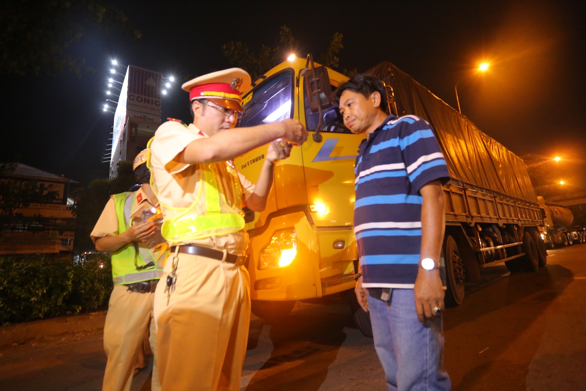 Kiem tra ma tuy tai xe anh 1