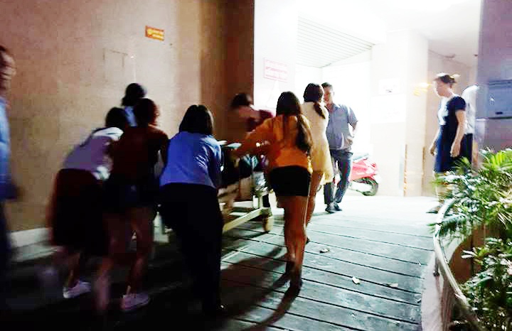 San phu chuyen da tren xe buyt anh 2