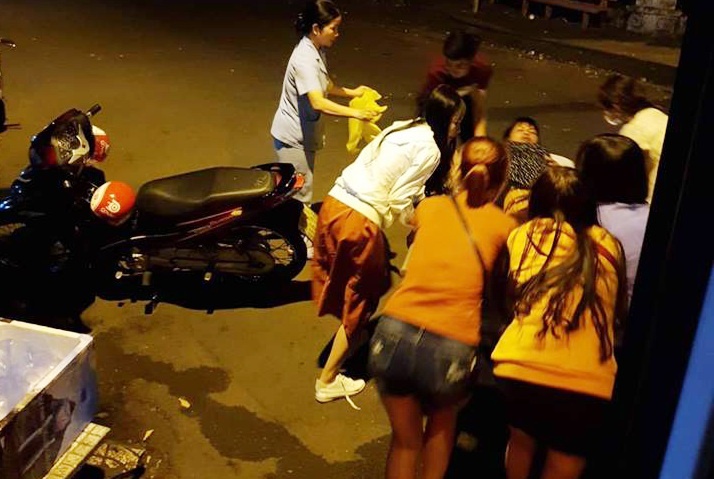 San phu chuyen da tren xe buyt anh 1