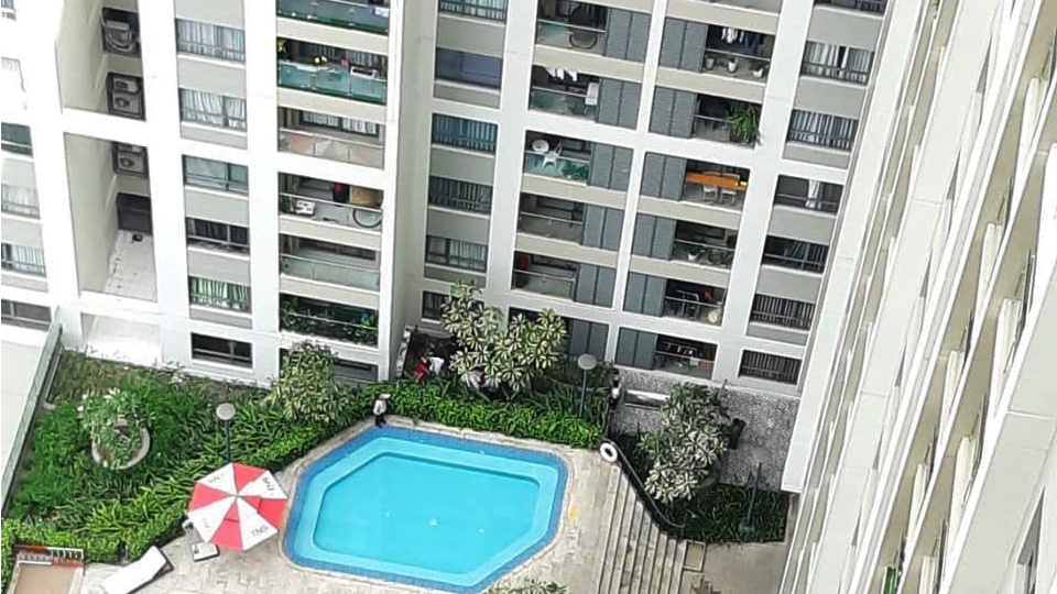 Roi tu lau cao chung cu o Sai Gon, co gai 9X tu vong hinh anh