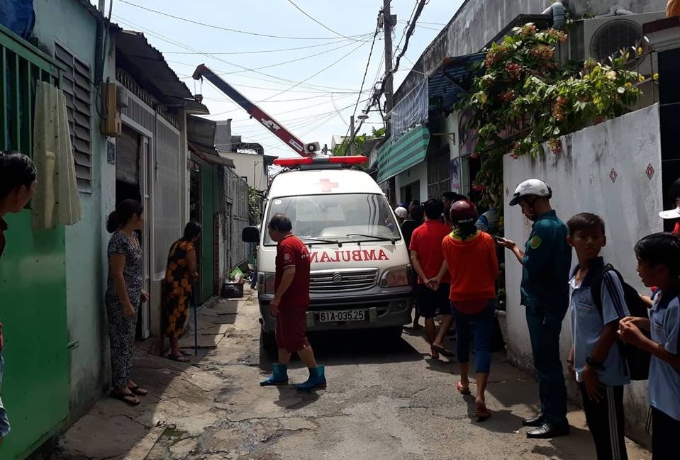 Bi tuong de khi do nha o Sai Gon, mot cong nhan tu vong hinh anh