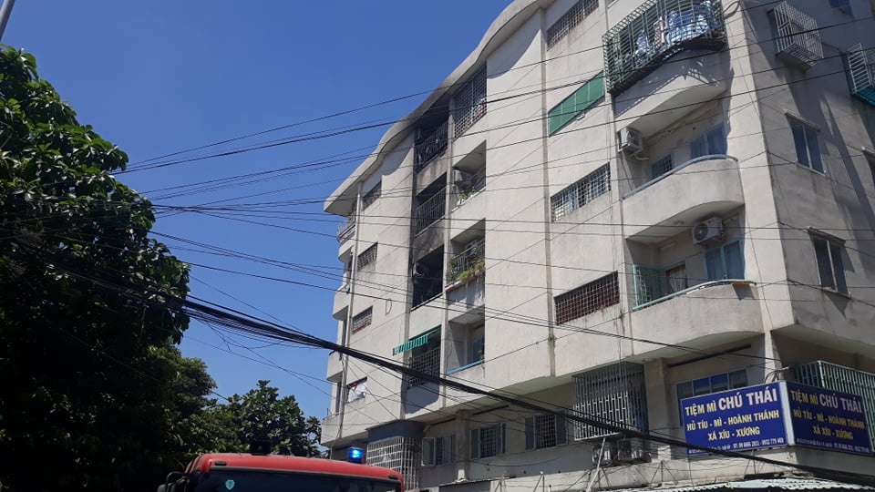 3 can ho chay giua trua, ca chung cu thao chay hinh anh