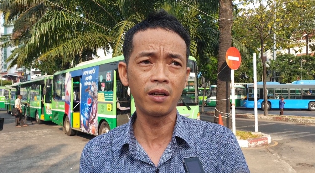 Nguoi Sai Gon noi ve the thanh toan tu dong khi di xe buyt hinh anh