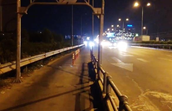 Go dai phan cach be tong sau tai nan tren cao toc TP.HCM - Long Thanh hinh anh
