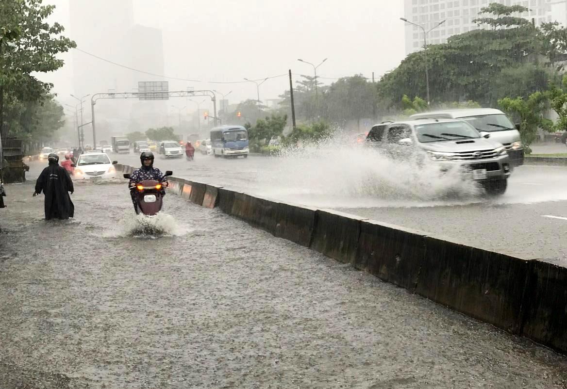Du an sua duong Nguyen Huu Canh de chong ngap khoi cong thang 6 hinh anh
