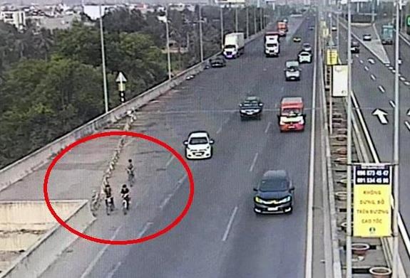 Vo tu dap xe vao cao toc TP.HCM - Long Thanh hong gio hinh anh