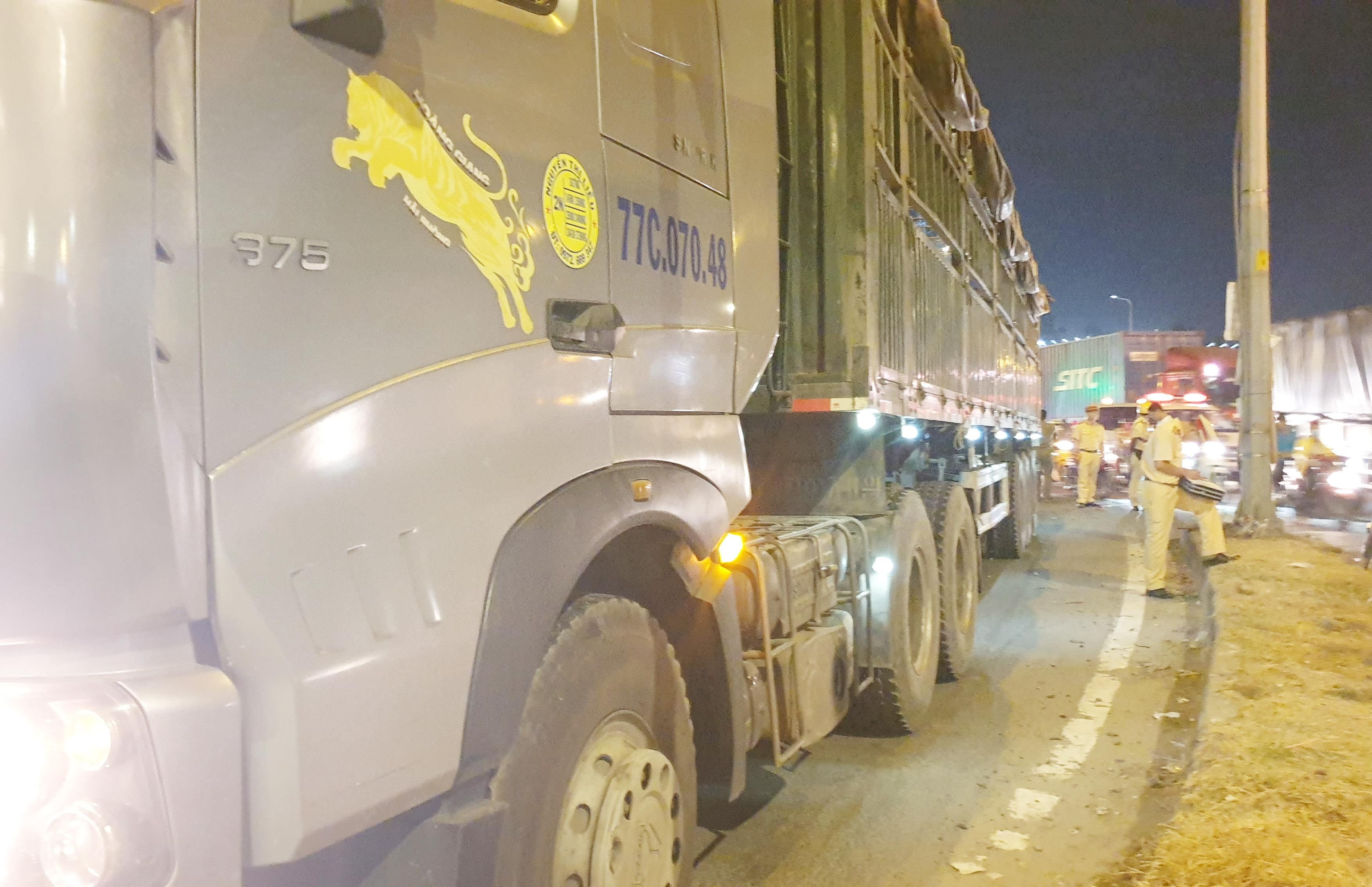 Oto tai can xe may khien 2 nguoi tu vong o nga tu An Suong hinh anh