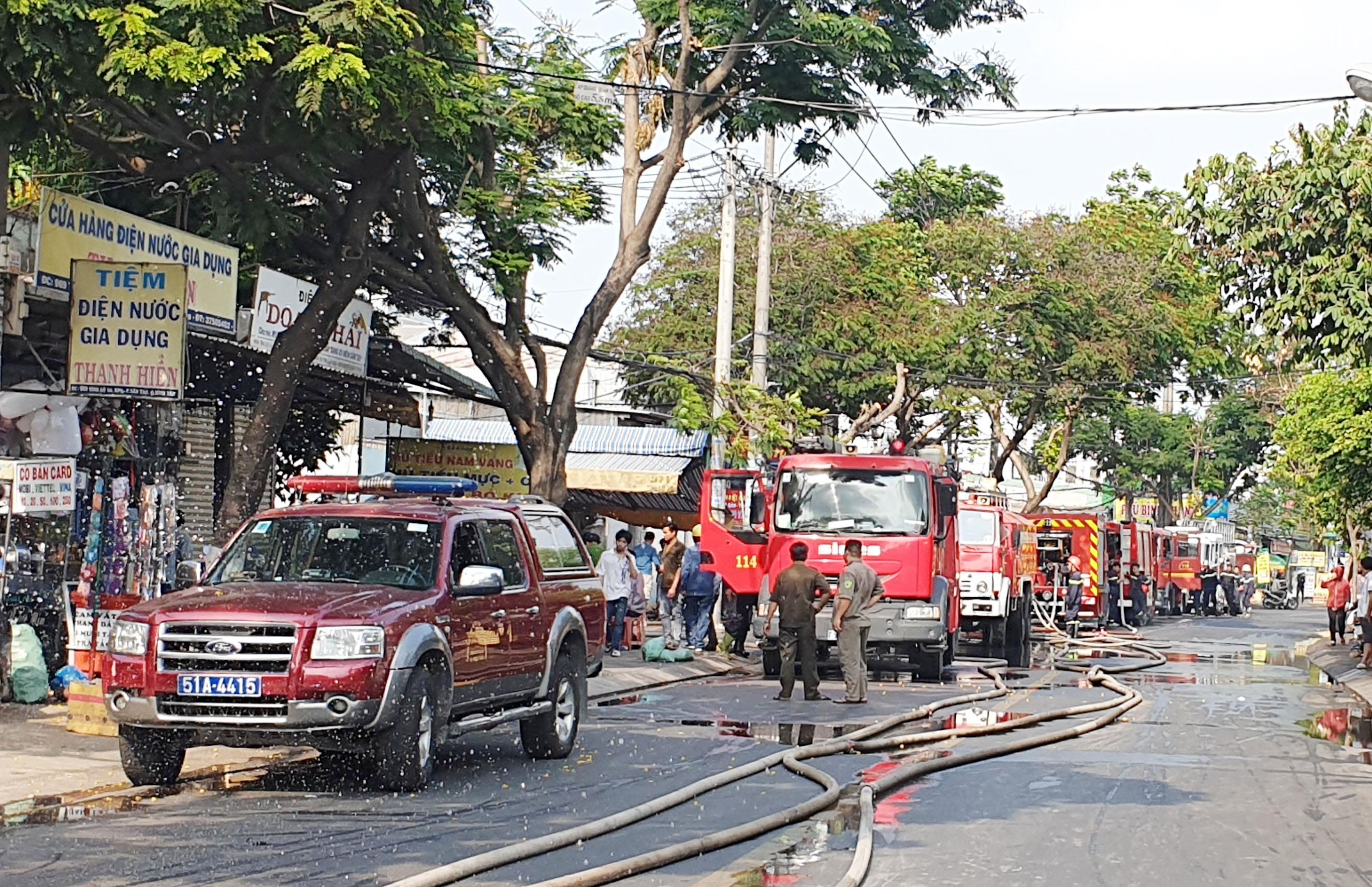 Cháy nhà xưởng ảnh 2 Chay nha xuong anh 2