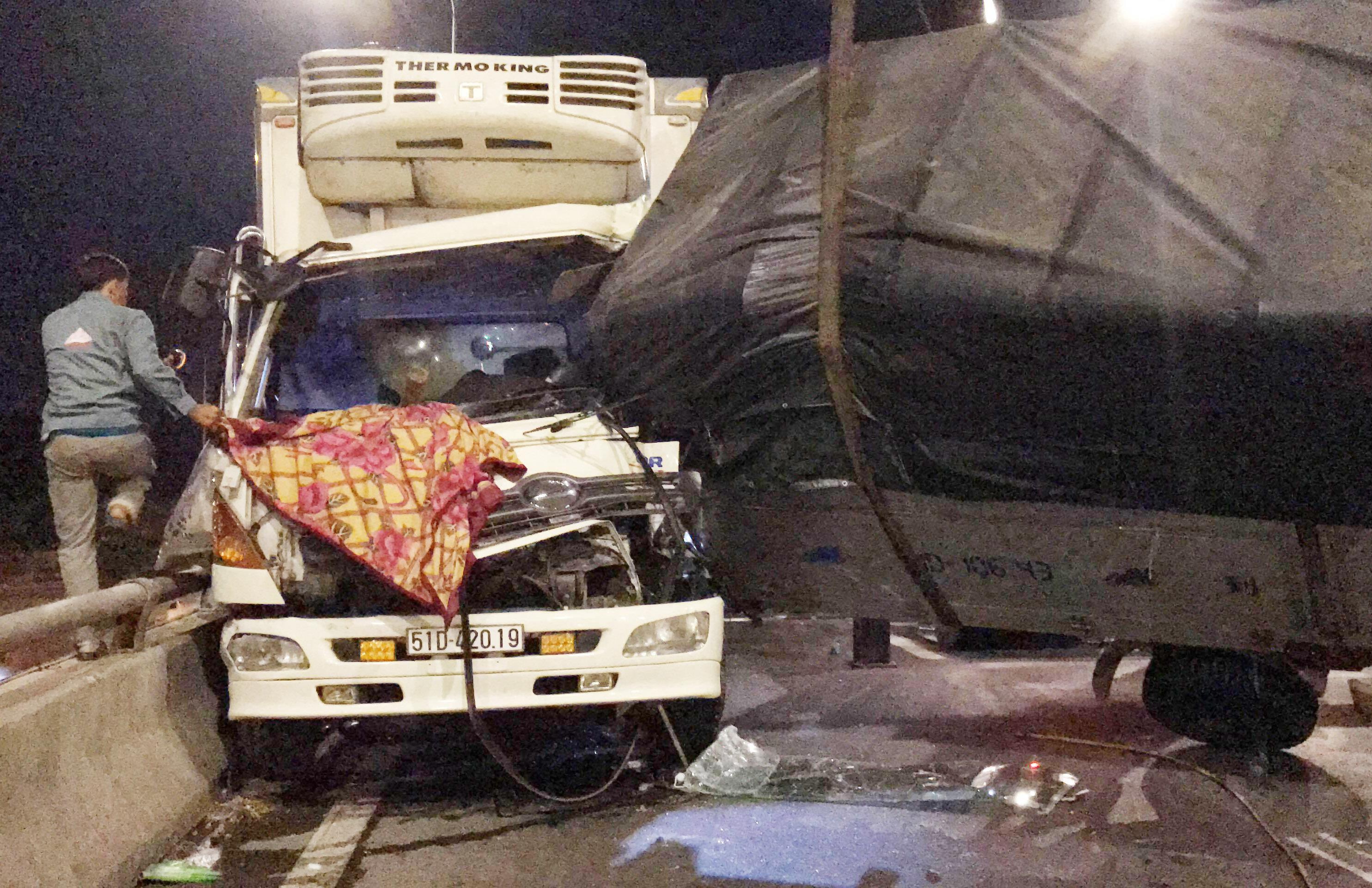 Tai nan lien hoan tren cau vuot An Suong, 5 nguoi nhap vien hinh anh