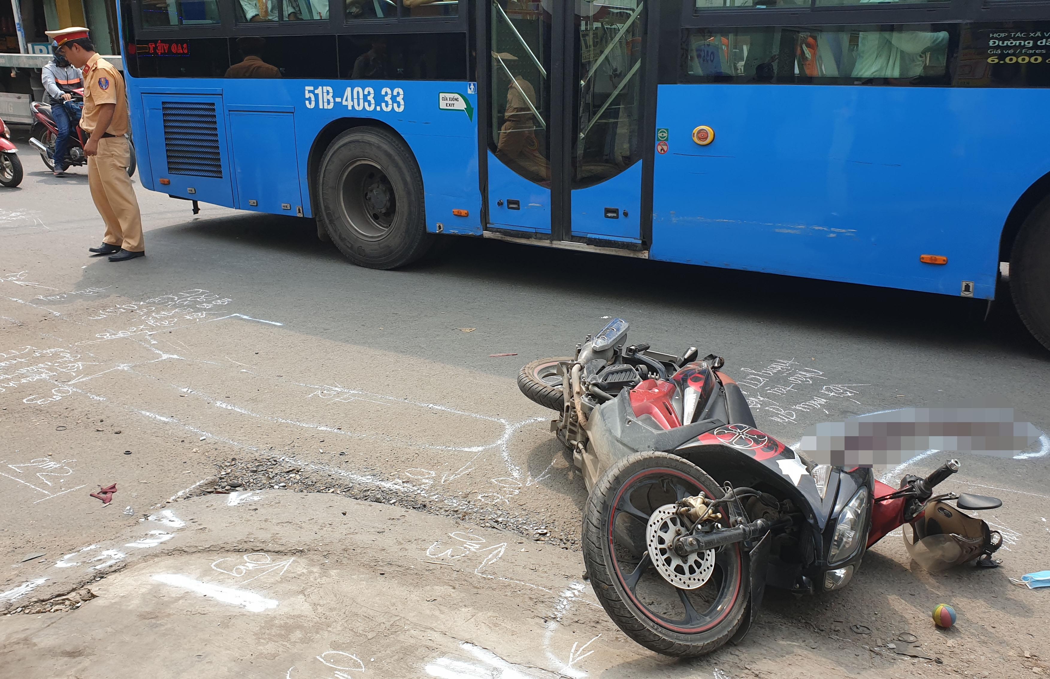 Va cham voi xe dau keo container, nguoi dan ong tu vong hinh anh