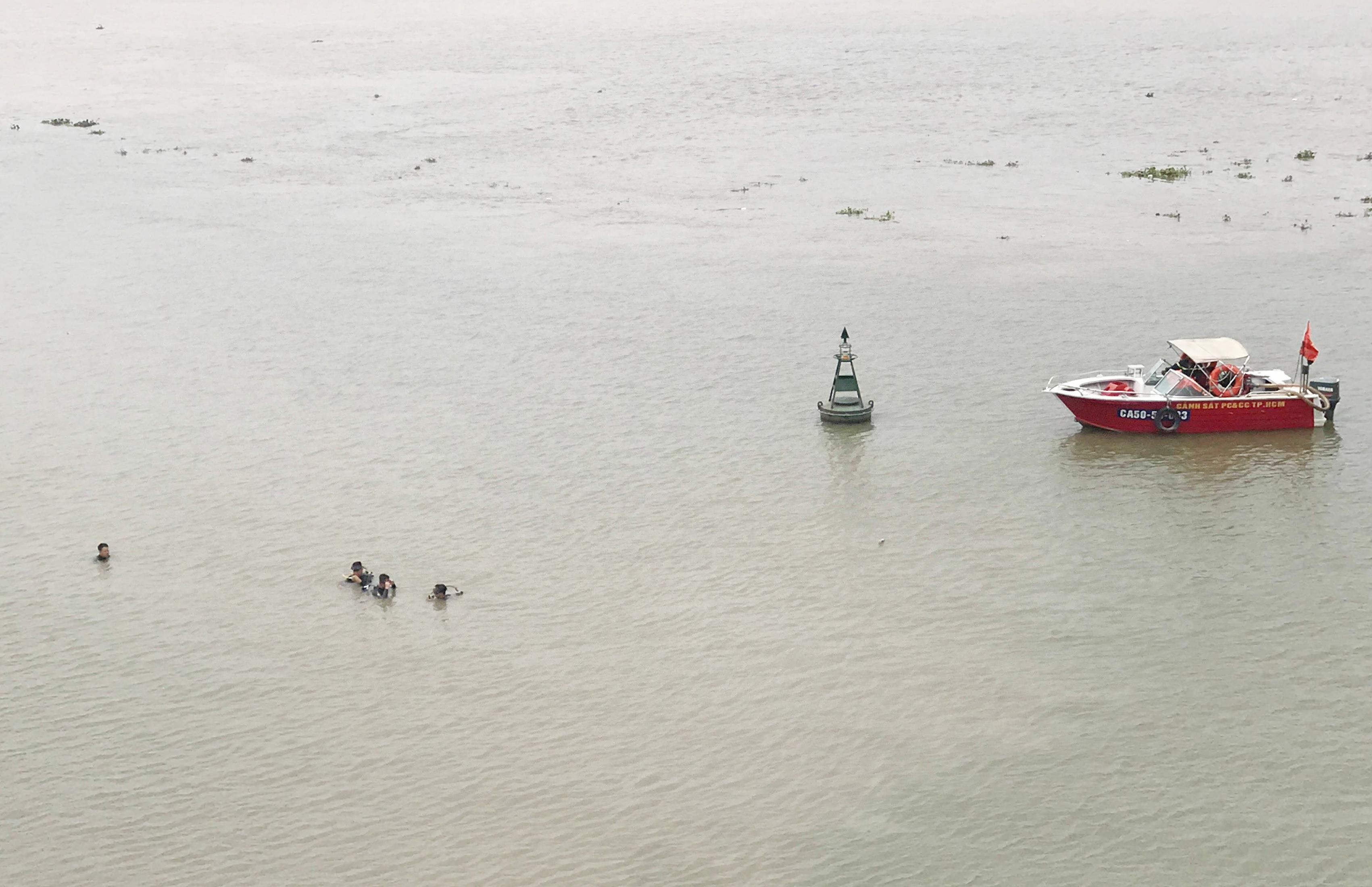 Nhảy cầu tự tử ảnh 1 Nhay cau tu tu anh 1