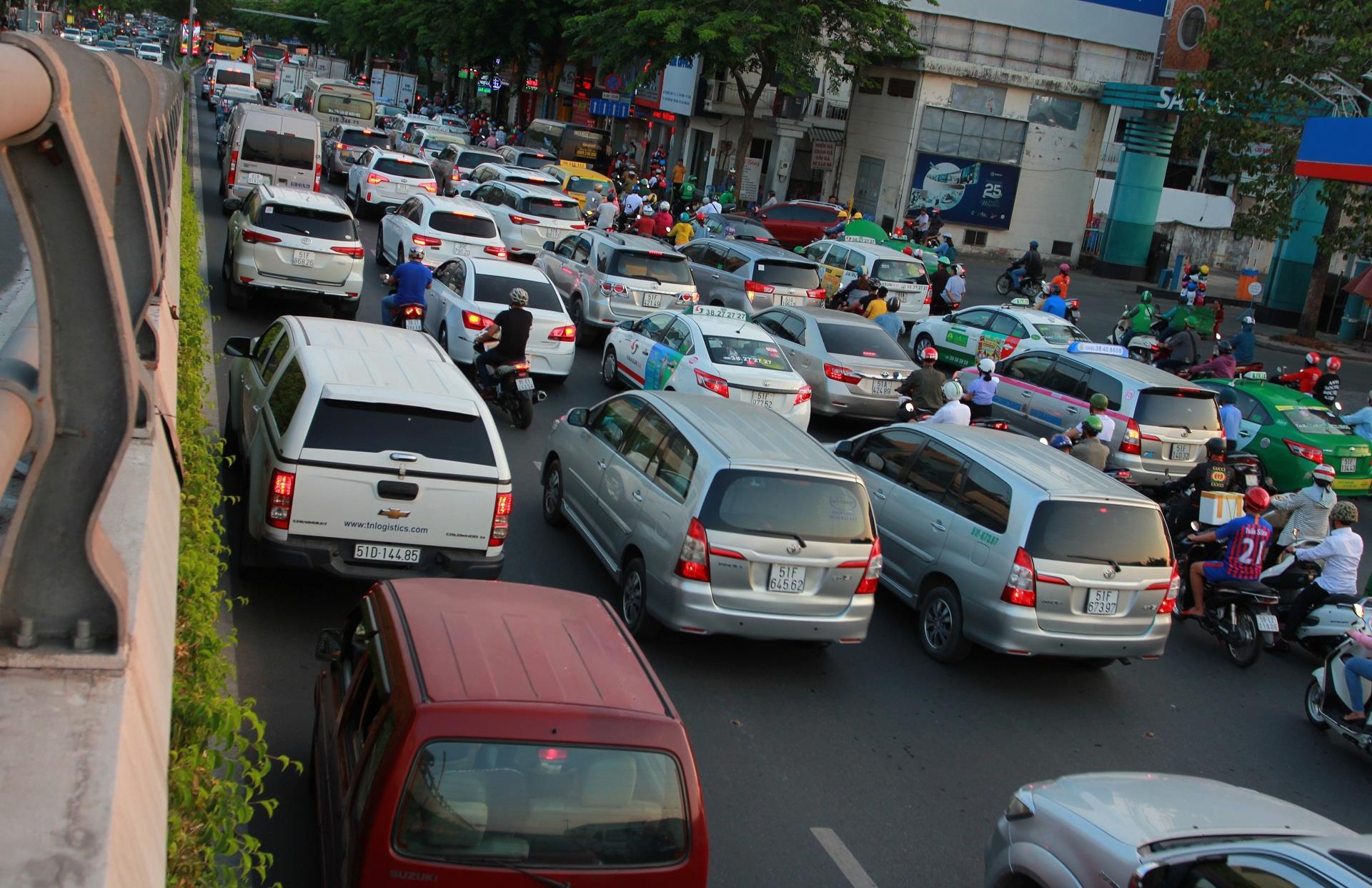 San bay Tan Son Nhat anh 1