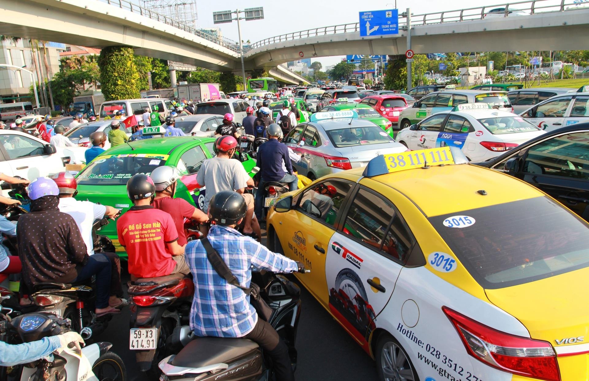 San bay Tan Son Nhat anh 7