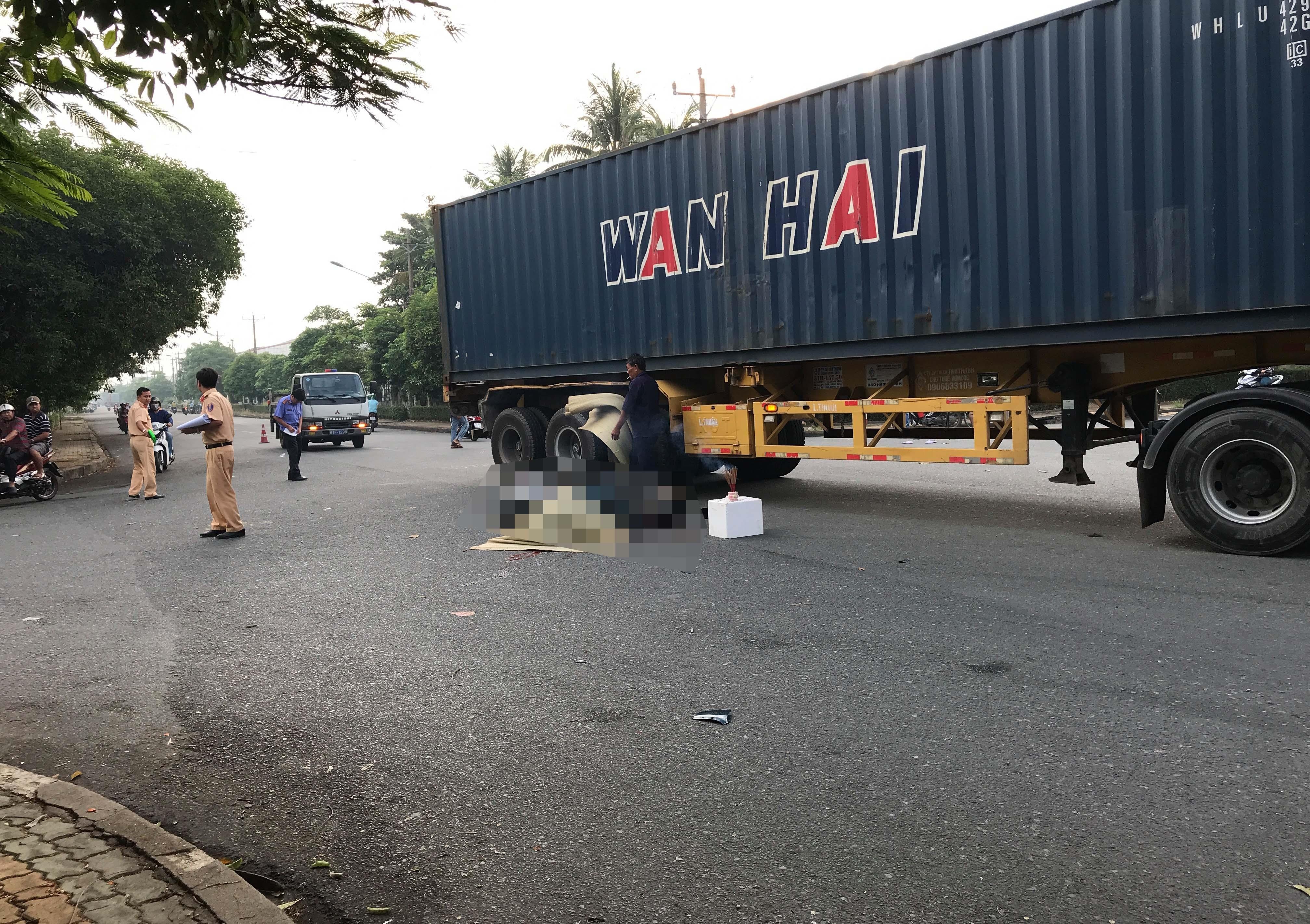 Va cham voi xe dau keo, nguoi dan ong tu vong o KCN Song Than hinh anh